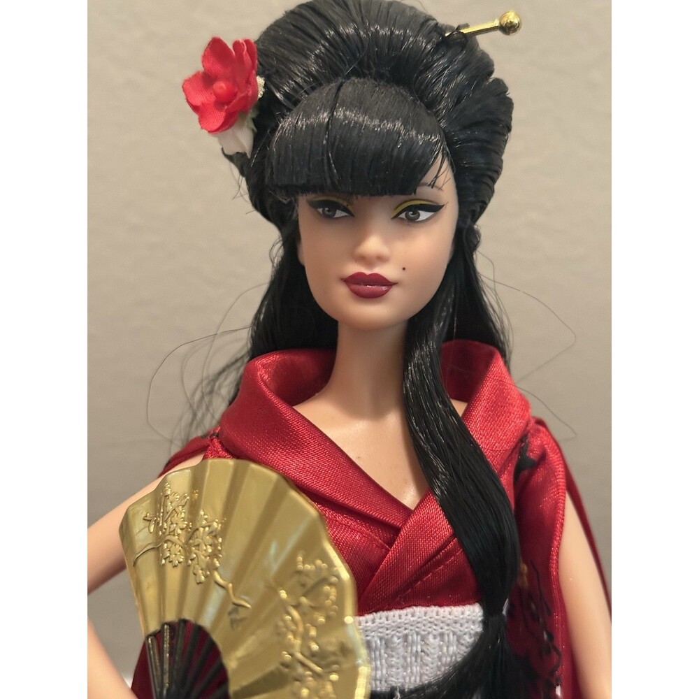 Dolls Of The World Japan Barbie2010Co llector Free Stand